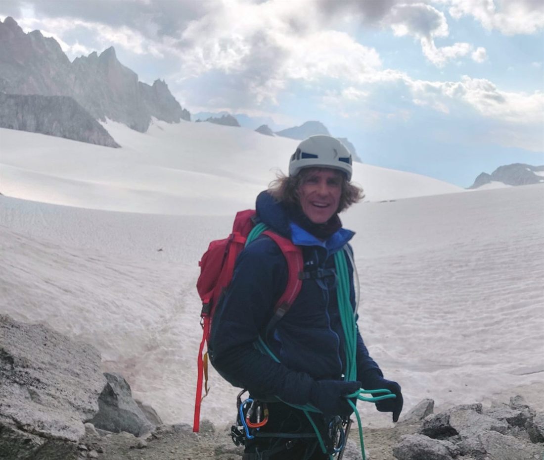 Raphaël Dugailliez en montagne, encordé sur un glacier